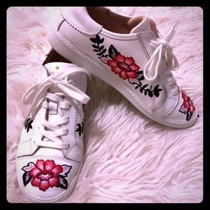 Kate Spade tennis shoes size 6 1/2 m